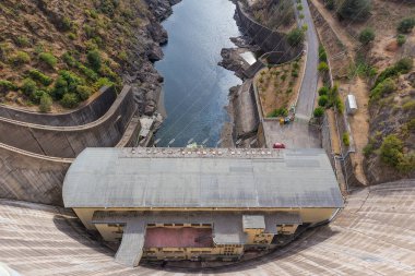 Castelo de Bode hidroelektrik Barajı. Portekiz