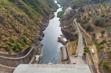 Castelo de Bode hidroelektrik Barajı. Portekiz