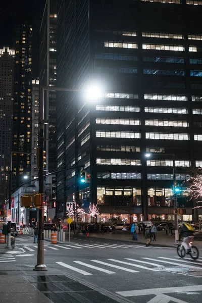 New York Street Night Met Gebouwen — Stockfoto