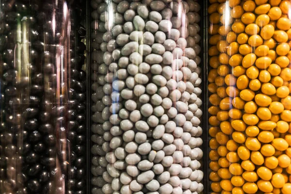 Färgade Lysrör Chokladbollar — Stockfoto