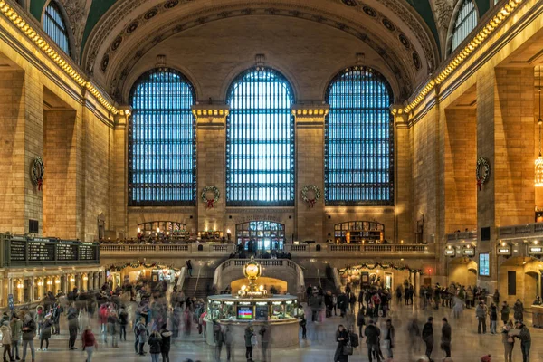 ABD / New York - 3 Ocak 2018 - Grand central istasyonu insanlarla taşıma.