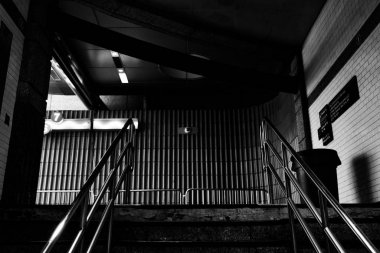 NYC/Amerika Birleşik Devletleri - 29 Dez 2017 - nyc metro istasyonu merdiven