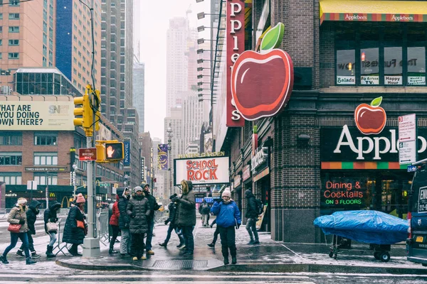 NYC/Usa - 29 Dez 2017 - beroemde new york avenue. Times square. — Stockfoto