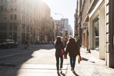 NYC/ABD 02 Jan 2018 - New York street yürüyüş insanlar.
