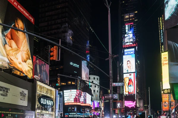 NYC/Usa 31 Dez 2017 - widok z placu Times Square, Nowy Jork nocą. — Zdjęcie stockowe