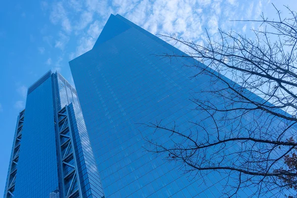 Blick auf Wolkenkratzer in Manhattan. — Stockfoto