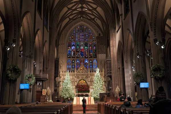 Νέα Υόρκη/ΗΠΑ 02 Ιαν 2018 - γνωστό εσωτερικό ναού στη Νέα Υόρκη. Εκκλησία του Αγίου Πέτρου. — Φωτογραφία Αρχείου