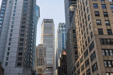 Aşağıda görülen gökdelen, new york.