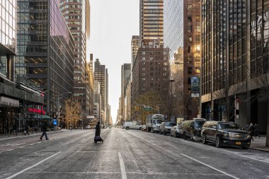 NYC/ABD 02 Jan 2018 - New York street yürüyüş insanlar.
