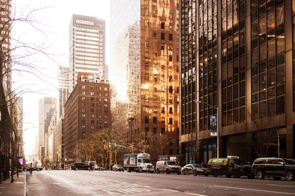 NYC/Usa-02 Jan 2018 - New York beroemde laan met zonsondergang licht — Stockfoto