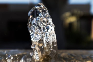 Splash su çeşme. Yakın çekim.