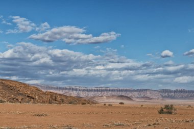 Namibya Çölü'nde rocky Dağları ile manzara. Sesriem, Sossusvlei.