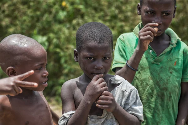 MALANJE / ANGOLA - 10 MAR 2018 - Ritratto di ragazzi africani nella provincia di Malanje Angola . — Foto Stock