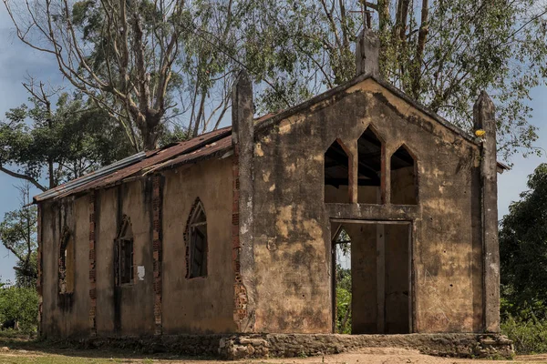 Iglesia cerca de Malanje, Angola, África, Iglesia de la época colonial portuguesa . —  Fotos de Stock