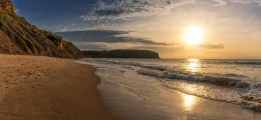 Cabo Ledo sahilde güzel gün batımı. Angola. Afrika.