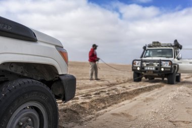 Namibe çöl unearthing arabaya Namibe/Angola - 26 Ekim 2017 - süreci.