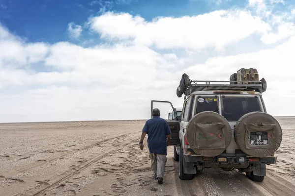 Prozess Der Freilegung Auto Der Wüste Von Namibe — Stockfoto