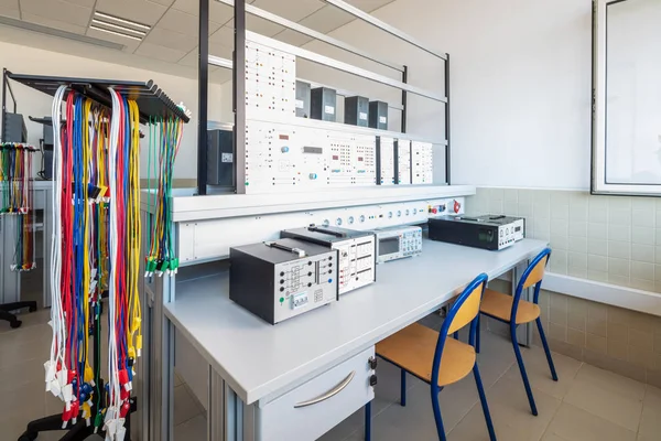 Sala di controllo con vari strumenti . — Foto Stock