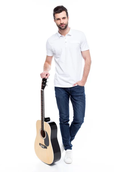 Joven con guitarra — Foto de Stock