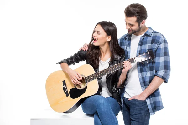 Young couple with guitar — Stock Photo, Image
