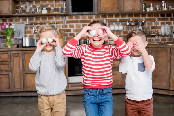 Kids holding easter eggs — Stock Photo, Image