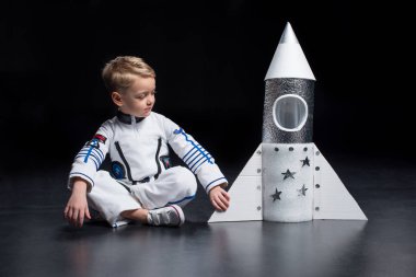çocuğun astronot kostüm