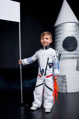 çocuğun astronot kostüm