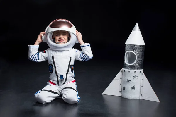 Αγόρι στο κοστούμι αστροναύτης — Φωτογραφία Αρχείου