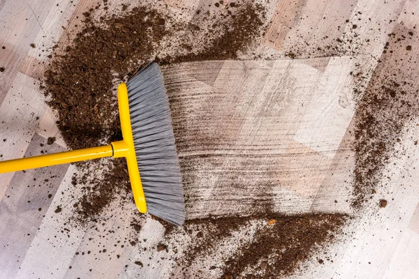 Broom varrendo chão — Fotografia de Stock