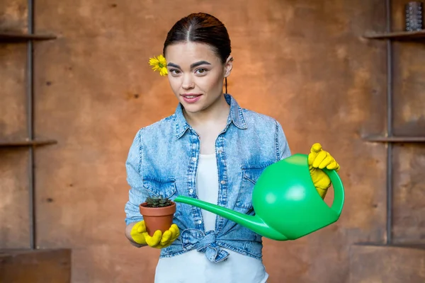 Woman with watering can — Stock Photo, Image