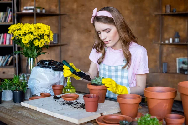 Woman with plant in flowerpot — Stock Photo, Image