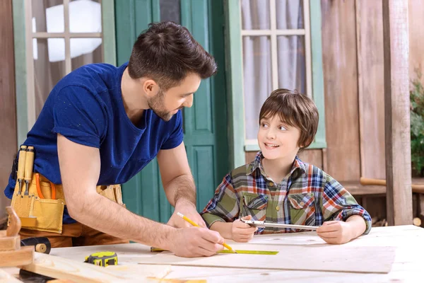 Father and son in workshop — Stock Photo, Image