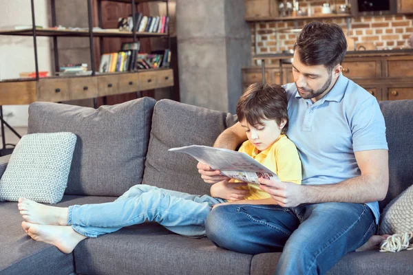 Father and son reading newspaper — Stock Photo, Image