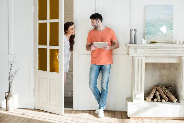 Happy young couple — Stock Photo, Image