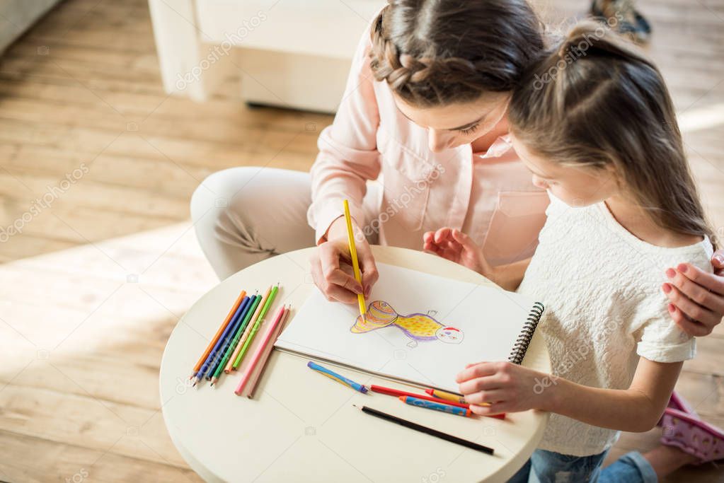 mother drawing with daughter