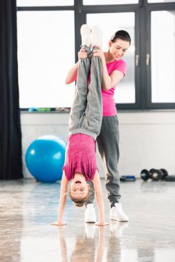 ellerde duran kızı