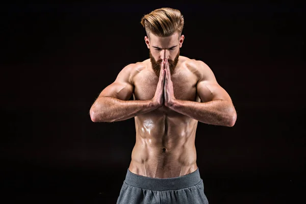 Uomo con gesto namaste — Foto Stock