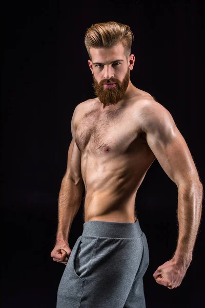 Shirtless bodybuilder poseren — Stockfoto