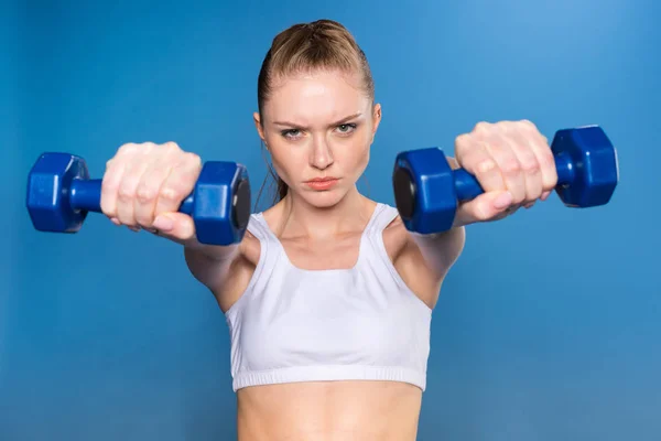 Sportswoman training with dumbbells — Stock Photo, Image