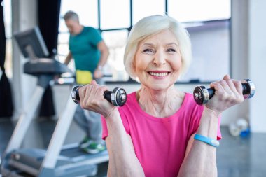 üst düzey sporcumuz dumbbells ile
