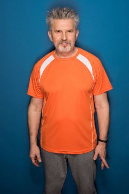 Yakışıklı olgun sporcu 