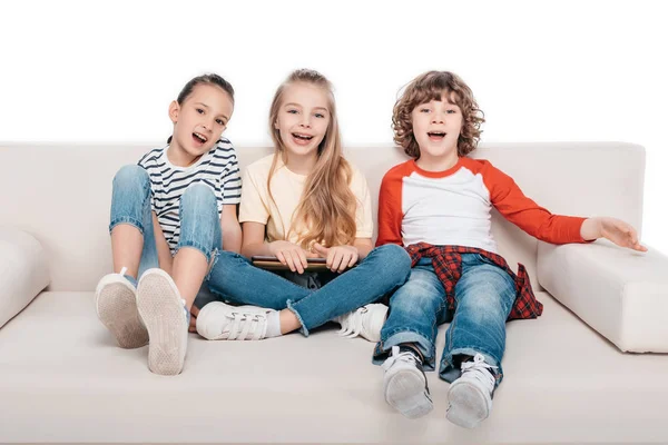 Kids using digital tablet — Stock Photo, Image