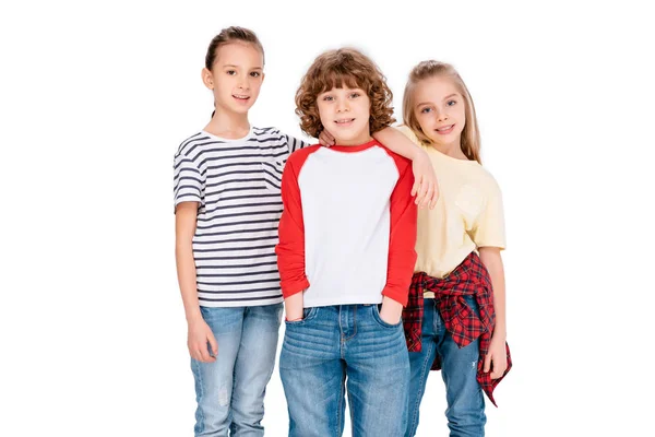 Groep vrienden kijken naar camera — Stockfoto