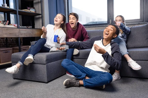 Teenagers watching movie — Stock Photo, Image