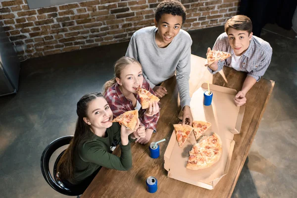 Friends spending time together — Stock Photo, Image