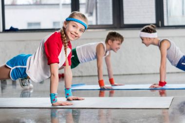 aktif spor giyim çocuklarda 