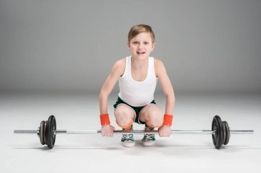 aktif çocuk barbell ile eğitim