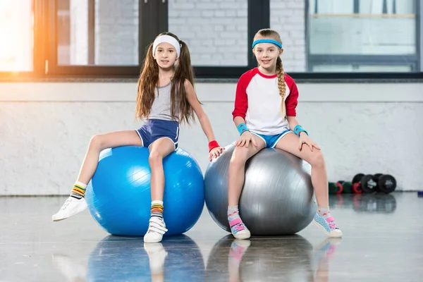 Spor fitness stüdyosu, küçük kız