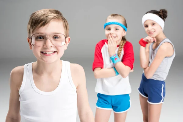スポーツ ウエアで活動的な子供 — ストック写真