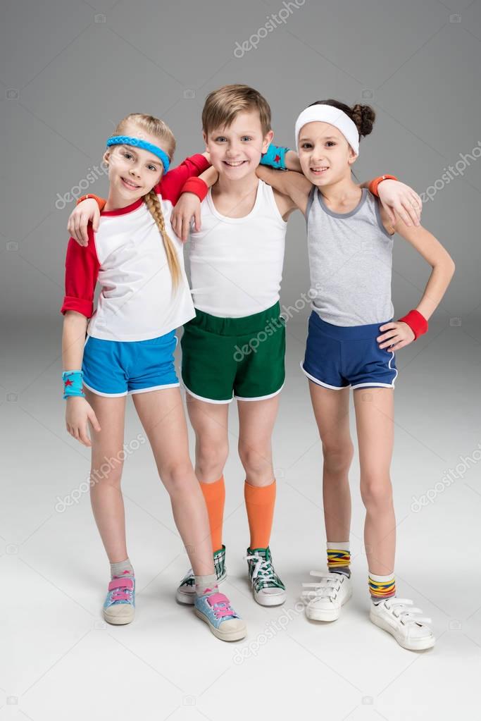 Ninos activos en ropa deportiva Foto de stock NatashaFedorova 152225094